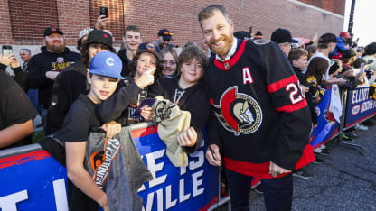 Giroux outside arena before Hockeyville game