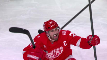 OTT@DET: Larkin scores PPG against Linus Ullmark