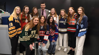 Bruins girls hockey players