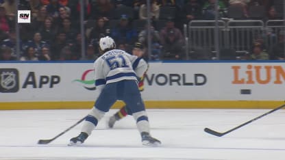 TBL@VAN: Guentzel marque un but contre Kevin Lankinen