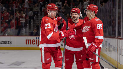 Kane nets PPG as Raymond earns 300th NHL point