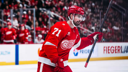 WPG@DET: Larkin scores PPG against Connor Hellebuyck