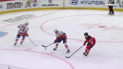 NYI@NJD: Barzal scores goal against Jacob Markstrom