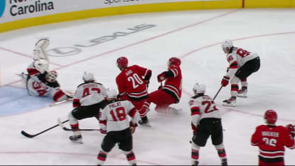 NJD@CAR: Roslovic marque un but contre Jake Allen