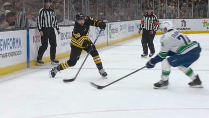 VAN@BOS: Peeke scores goal against Kevin Lankinen