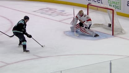 FLA@SEA: Catton scores goal against Daniil Tarasov