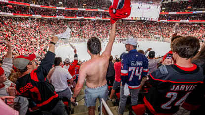'Tarps off' trend energizes Canes fans, team in Game 2