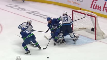 Lankinen dit non à Connor