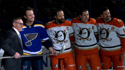 Blues, Ducks honor Fowler's 1,000th game