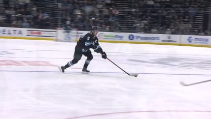 CBJ@UTA: McBain marque un but contre Jet Greaves