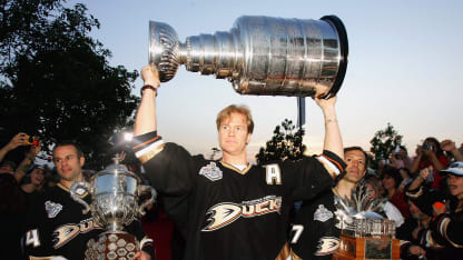 Chris Pronger, who helped Ducks win Stanley Cup, named to Hall of