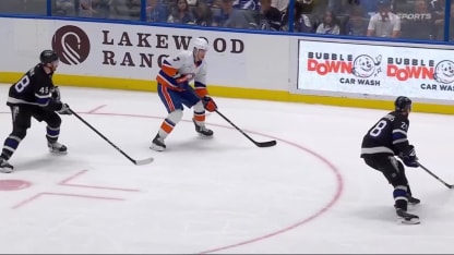 DeAngelo reduit l'écart à un but