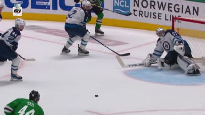 WPG@DAL: Hellebuyck with a great save against Cody Ceci