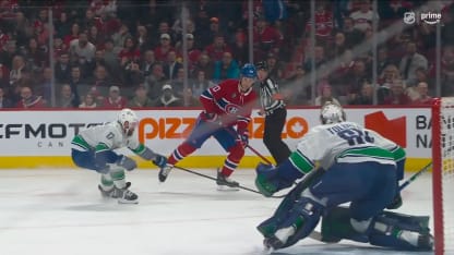 VAN@MTL: Carrier scores goal against Nikita Tolopilo