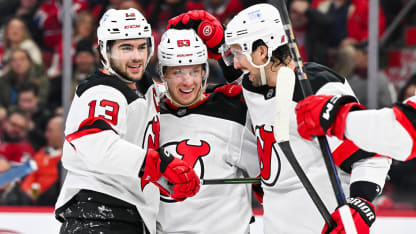 New Jersey Devils håller fortet i Jacob Markströms frånvaro