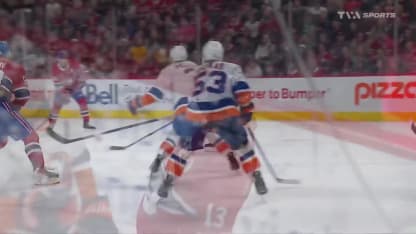 NYI@MTL: Caufield a inscrit un tour du chapeau contre les Canadiens