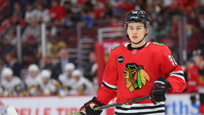 Trotz optimalem Start verliert Bedard sein Heimdebüt mit den Blackhawks