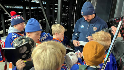 barkov-autographs