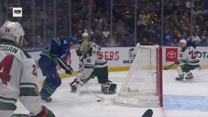 Raty reçoit un cadeau de Wallstedt