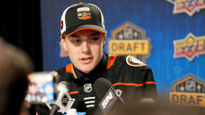 Leo Carlsson kan inleda med Anaheim Ducks i NHL
