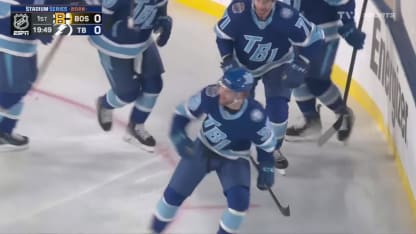 Hagel frappe à la vitesse de l'éclair!