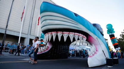 2017-street-rally-sharks-head-fans-web
