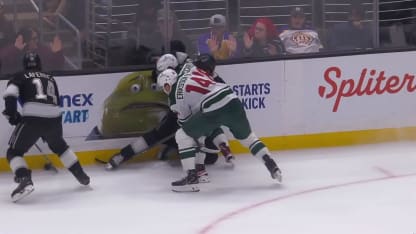 MIN@LAK: Kempe scores empty-net goal