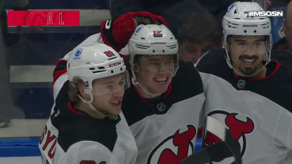 NJD@VAN: Glass scores goal against Kevin Lankinen