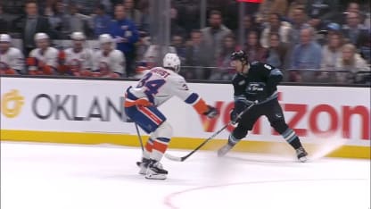 NYI@UTA: Peterka scores goal against David Rittich