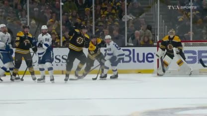 Peeke marque un dans un filet désert