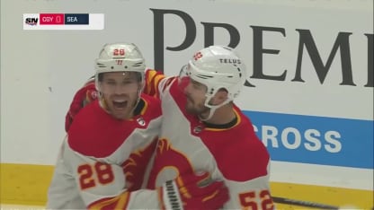 Lindholm strikes first