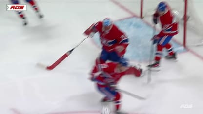 FLA@MTL: Dobeš effectue un bel arrêt contre Noah Gregor