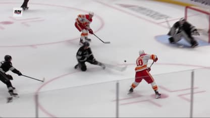 CGY@LAK: Frost scores goal against Darcy Kuemper