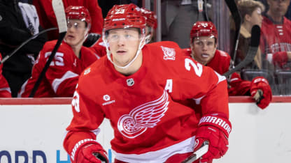 Tre assists från Raymond