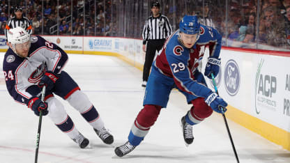 Colorado Avalanche siegen und halten Serie von Nathan MacKinnon am Leben