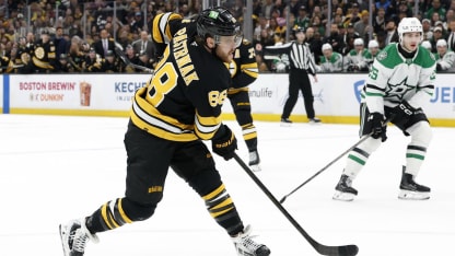 Pastrňák pomohl třemi asistencemi k výhře 