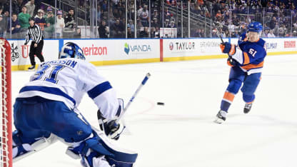 Islanders beat Lightning in shootout