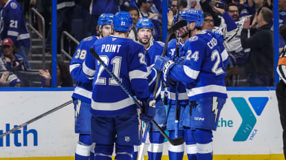 Hagel adelanta al Lightning 