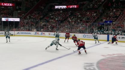 SJS@FLA: Goodrow (SJS) marque un but dans un filet désert