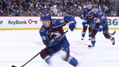 Nečas s MacKinnonem dál táhnou Colorado