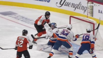 NYI@PHI: Sorokin with a great save against Noah Cates