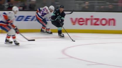 NYI@SEA: Kakko scores goal against Ilya Sorokin