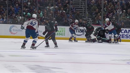 Kiviranta fait dévier le tir de Manson