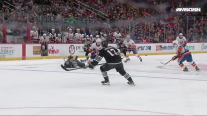 Barzal marque dans le filet désert