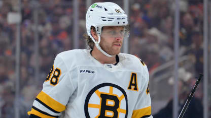 Pastrňák dosáhl díky třem asistencím na 900. bod