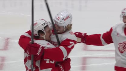 Leonard slips rebound home down low