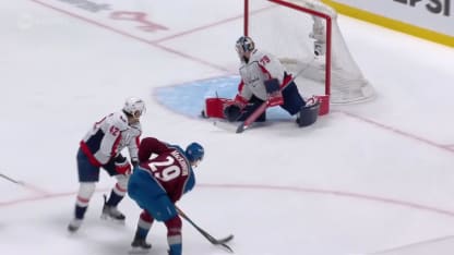 WSH@COL: MacKinnon scores PPG against Charlie Lindgren