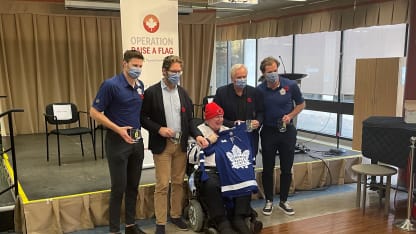 Maple Leafs visiting veterans