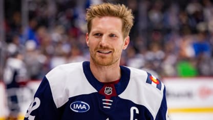 Gabriel Landeskog överraskad med Masterton Trophy och Mark Messier Leadership Award