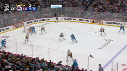 Brock Nelson with a But vs. les Penguins de Pittsburgh